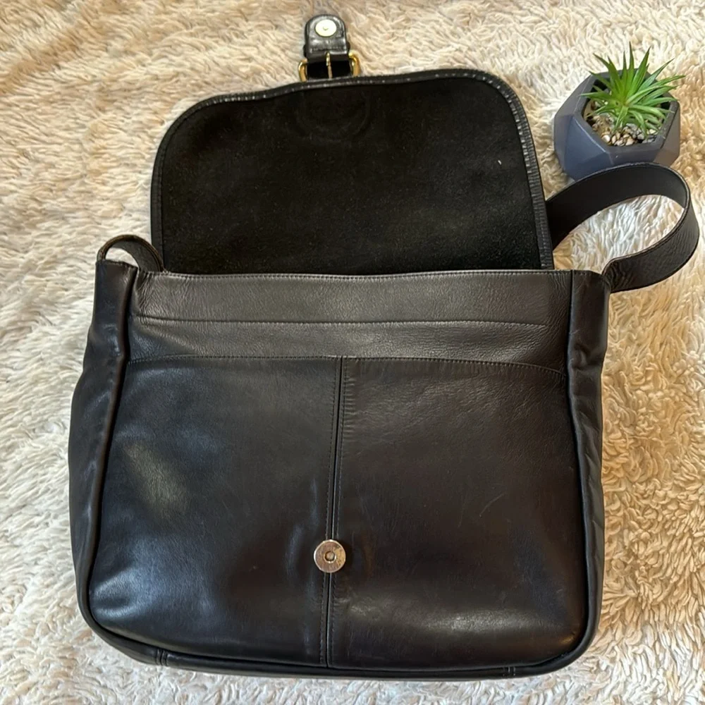 Vintage coach 1997  Coach 4165   Greenwich schoolBag Black Leather Flap Large